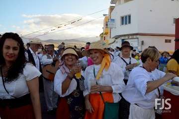 Alegre y participativa romería en El Ejido (Foto FJ Santana y TF)